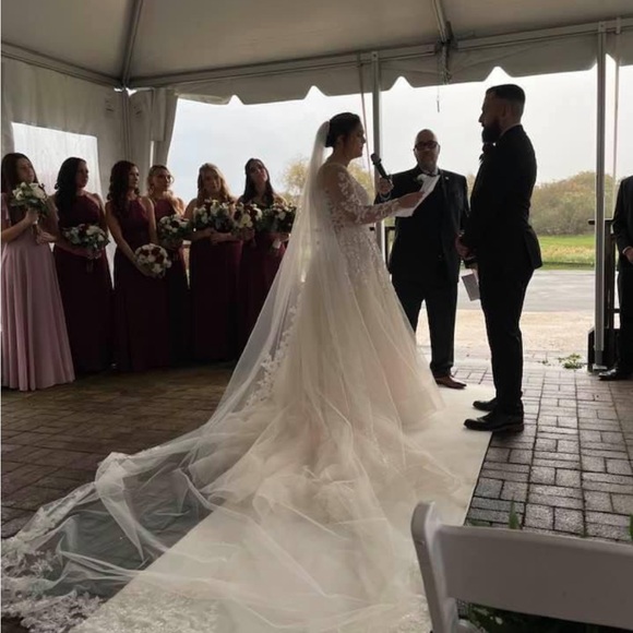  Cathedral Veil from kleinfelds - Picture 2 of 7